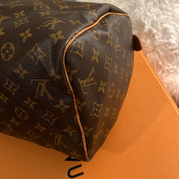 Authentic Louis Vuitton Speedy 30 monogram - Picture 9 of 16